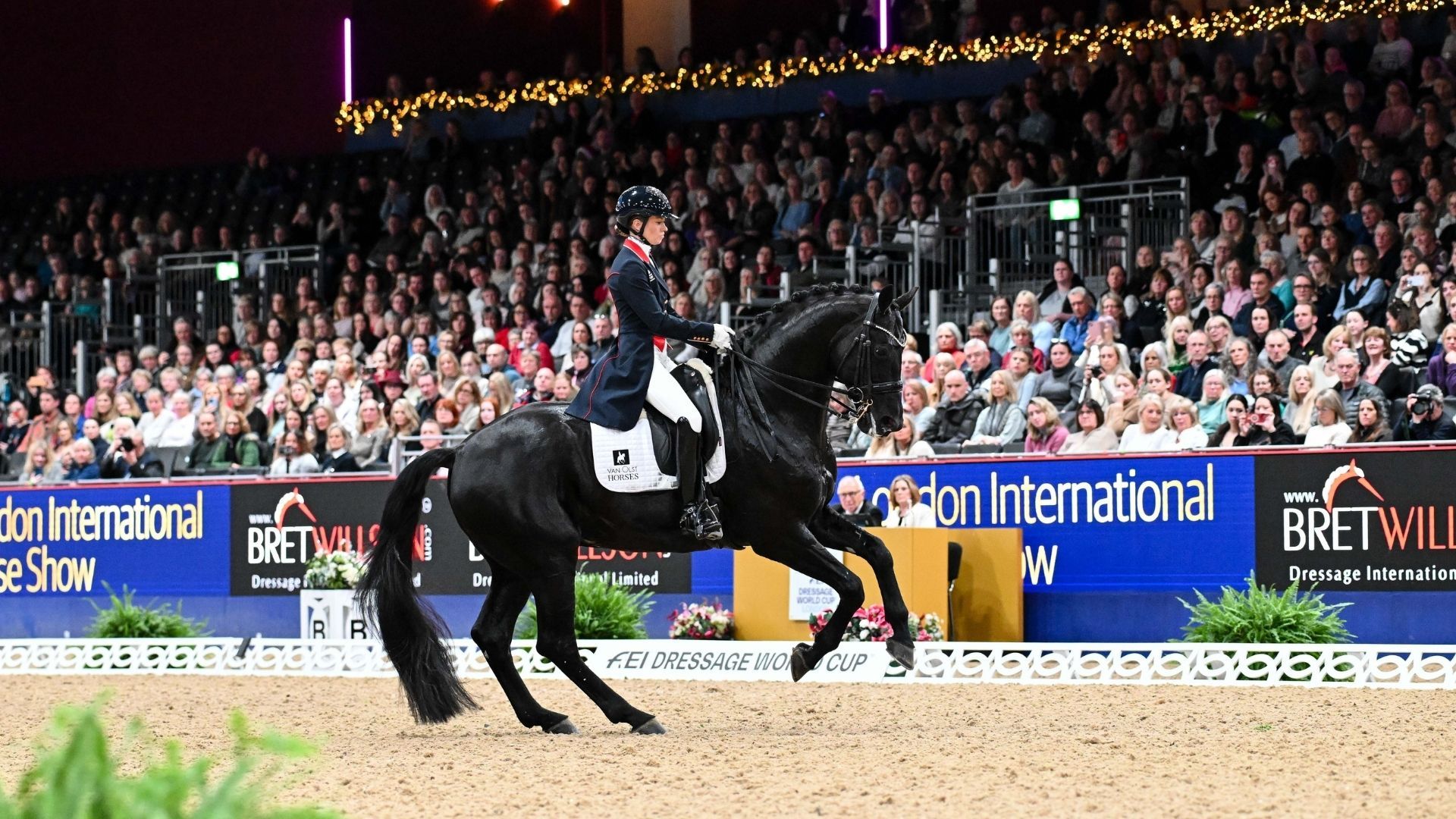 Charlotte Fry gewinnt mit Glamourdale den Weltcup-Grand Prix bei der London International Horse Show