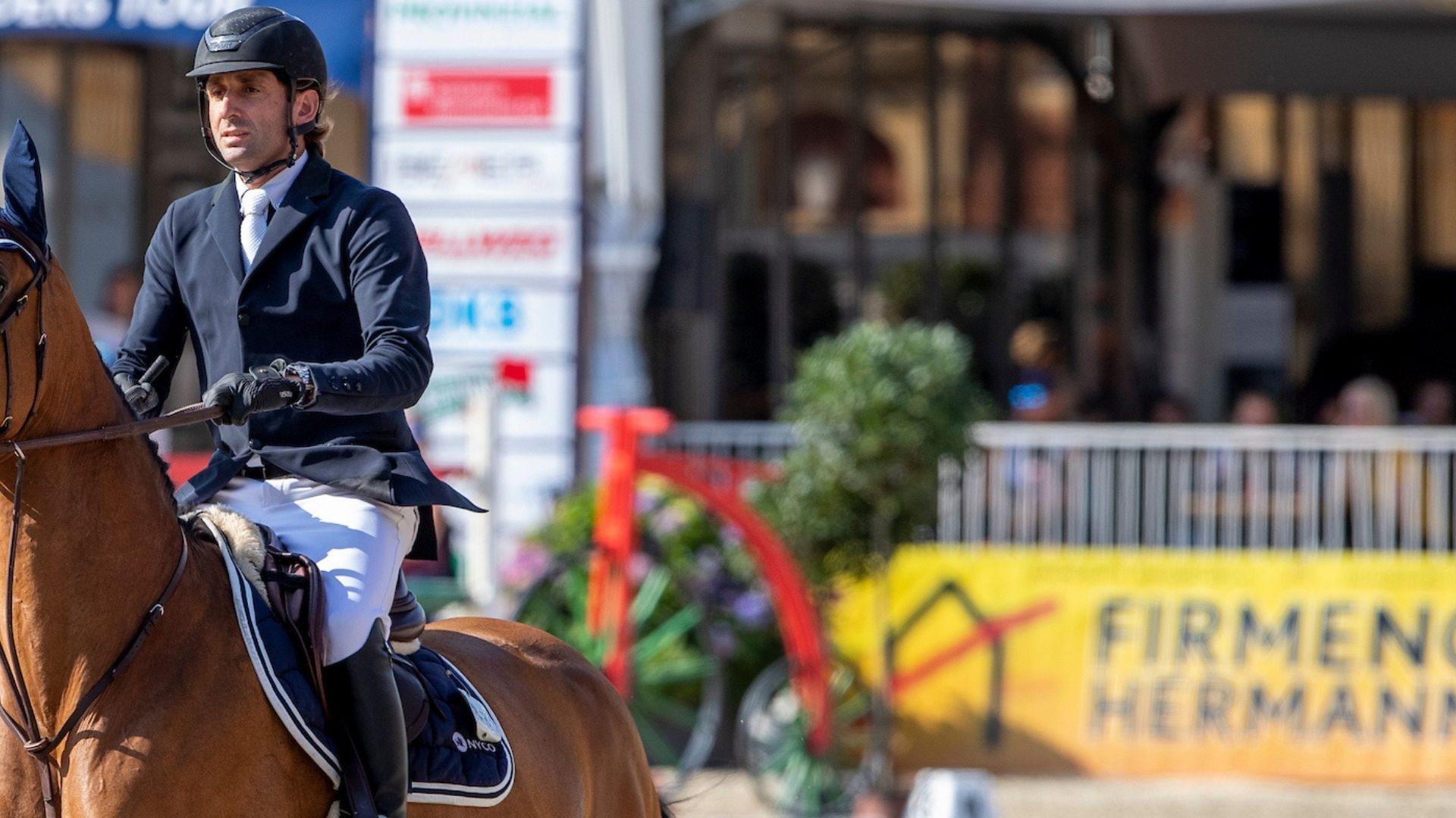 Guillaume Foutrier siegt in der CSI2* Qualifikation auf dem Azelhof