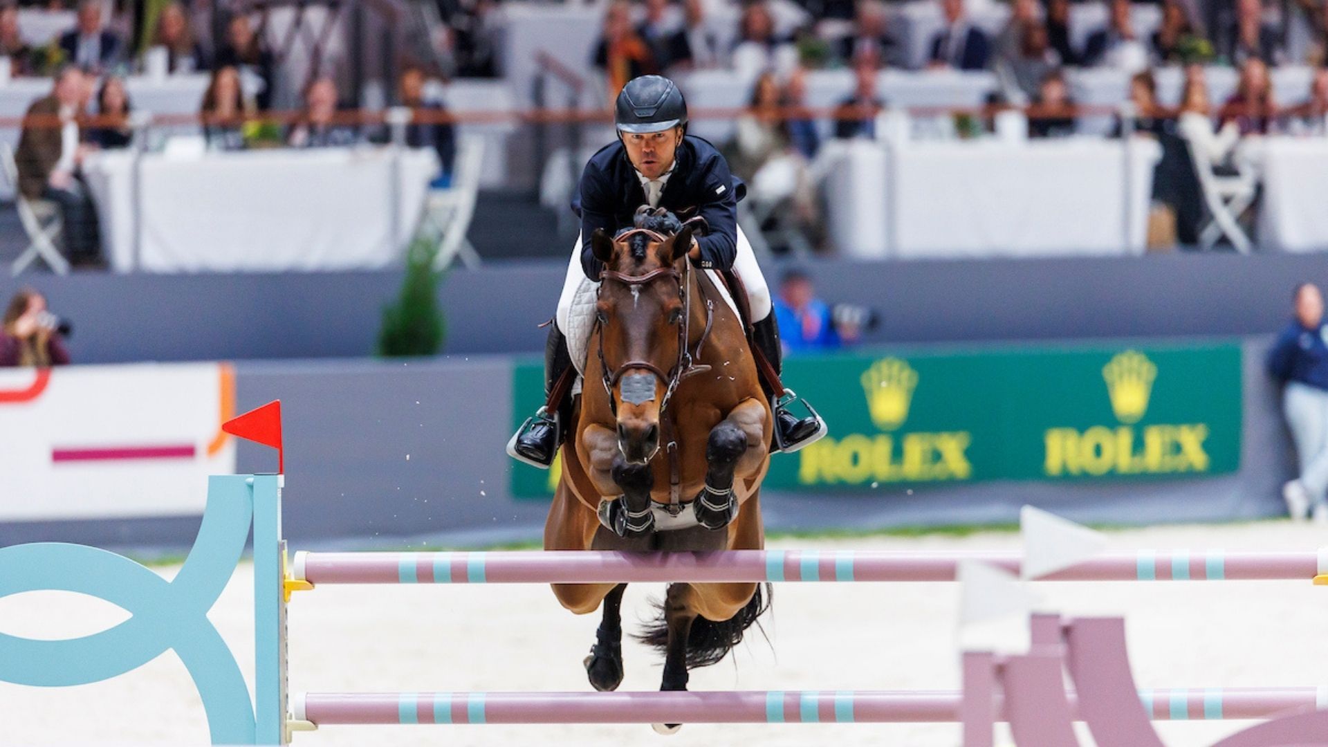 Farrington gewinnt den mit 340.000 $ dotierten 5* Grand Prix in Greenwich und setzt seine Siegesserie fort