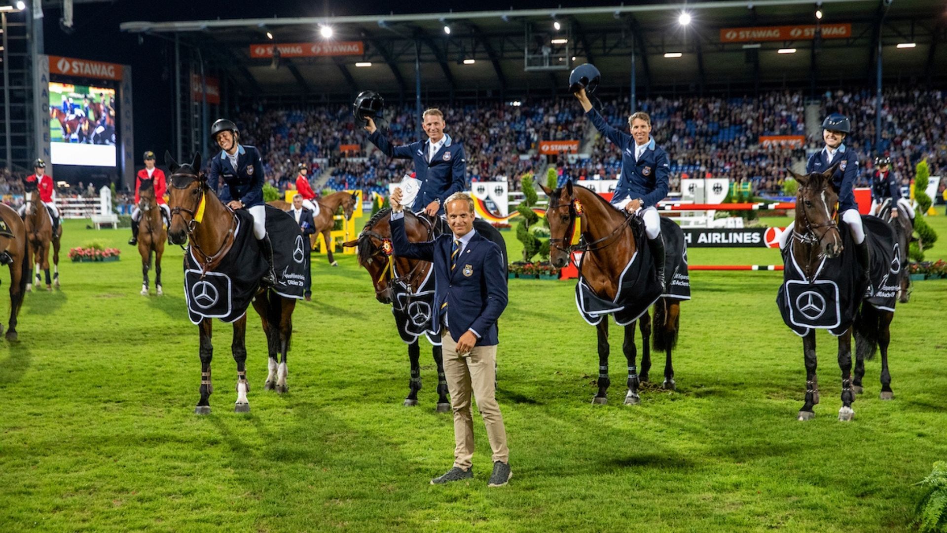 Schwedische Equipe startet mit PIKEUR-Kleidung