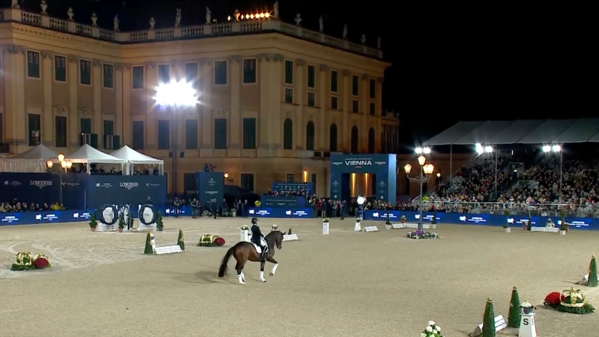 Isabell Werth und DSP Quantaz in ihrer Kür vor Schloss Schönbrunn