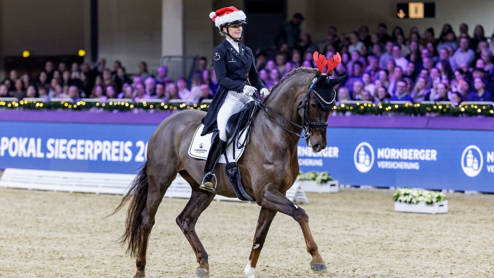 Bianca Nowag-Aulenbrock & Vaida - Girl OLD gewinnen den Siegerpreis des Nürnberger Burg-Pokals
