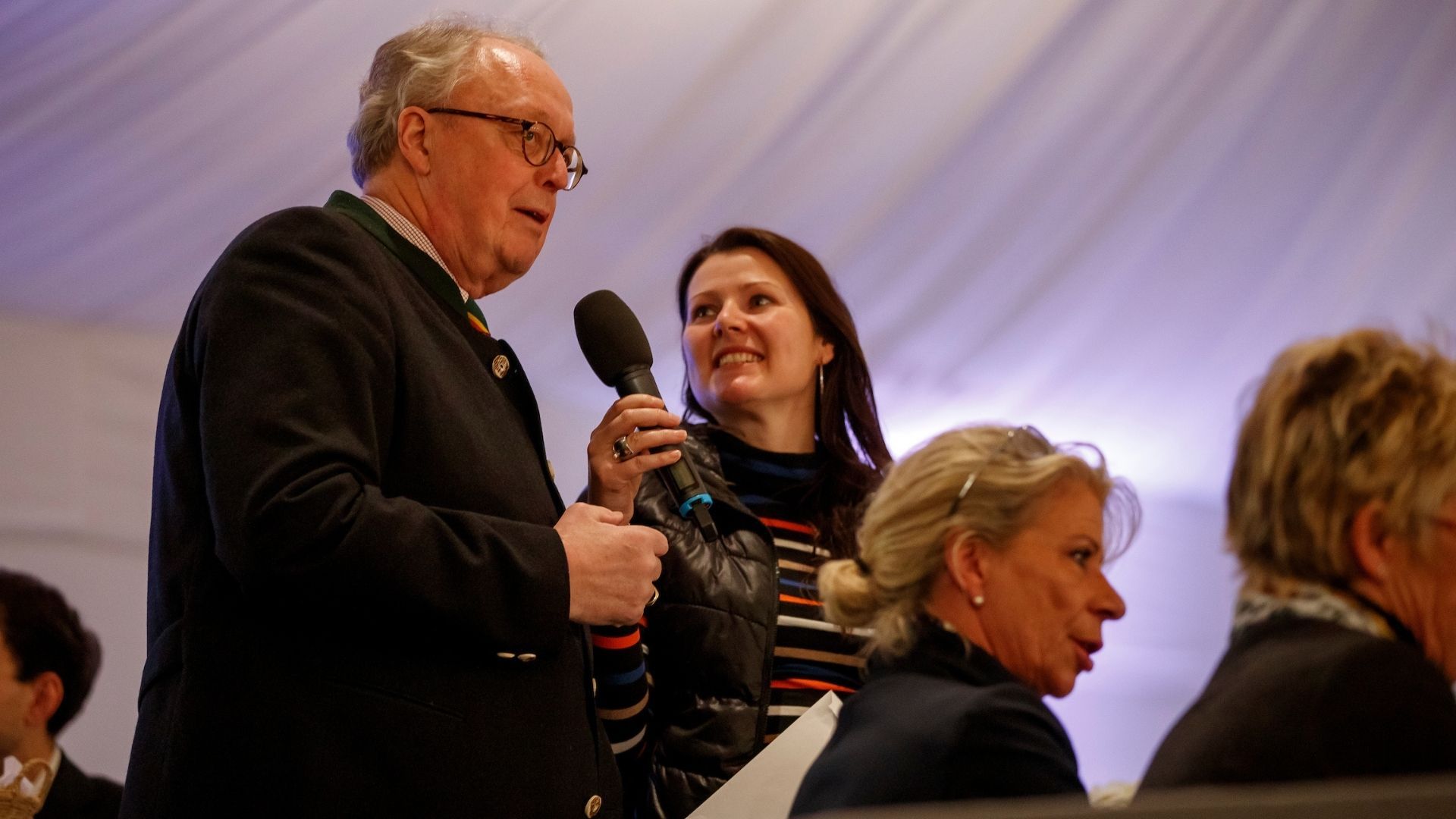 Dieter Medow erhält Sportplakette für herausragendes Engagement im Reitsport