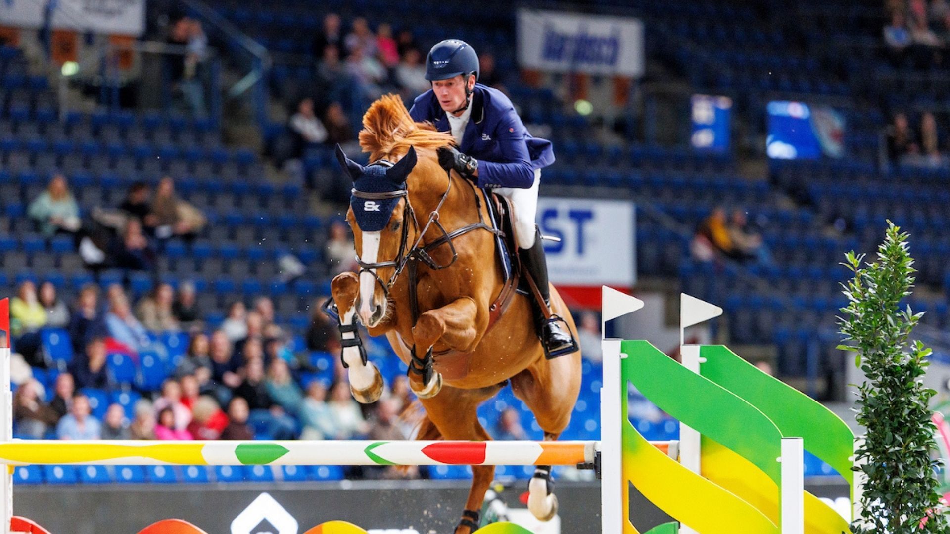 0,08 Sekunden Vorsprung und damit der Sieg für Daniel Deusser in Stuttgart!