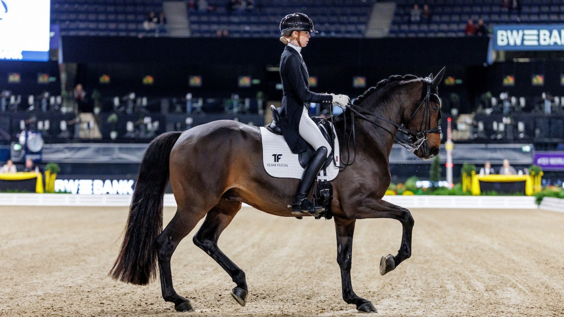 Simone Pearce meldet sich mit einem Sieg zurück aus der Verletzungspause