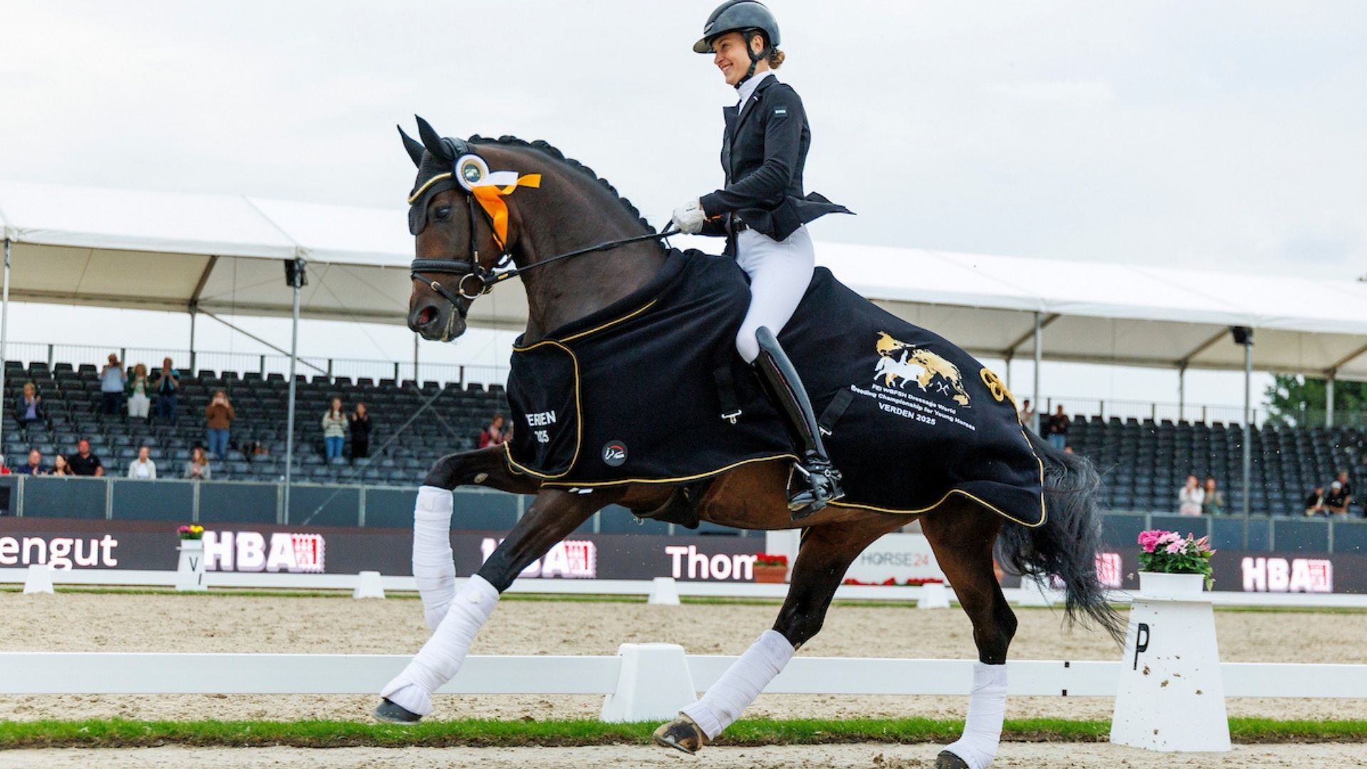 Carina Scholz und La Jolie SW OLD gewinnen das Kleine Finale der 6-jährigen!