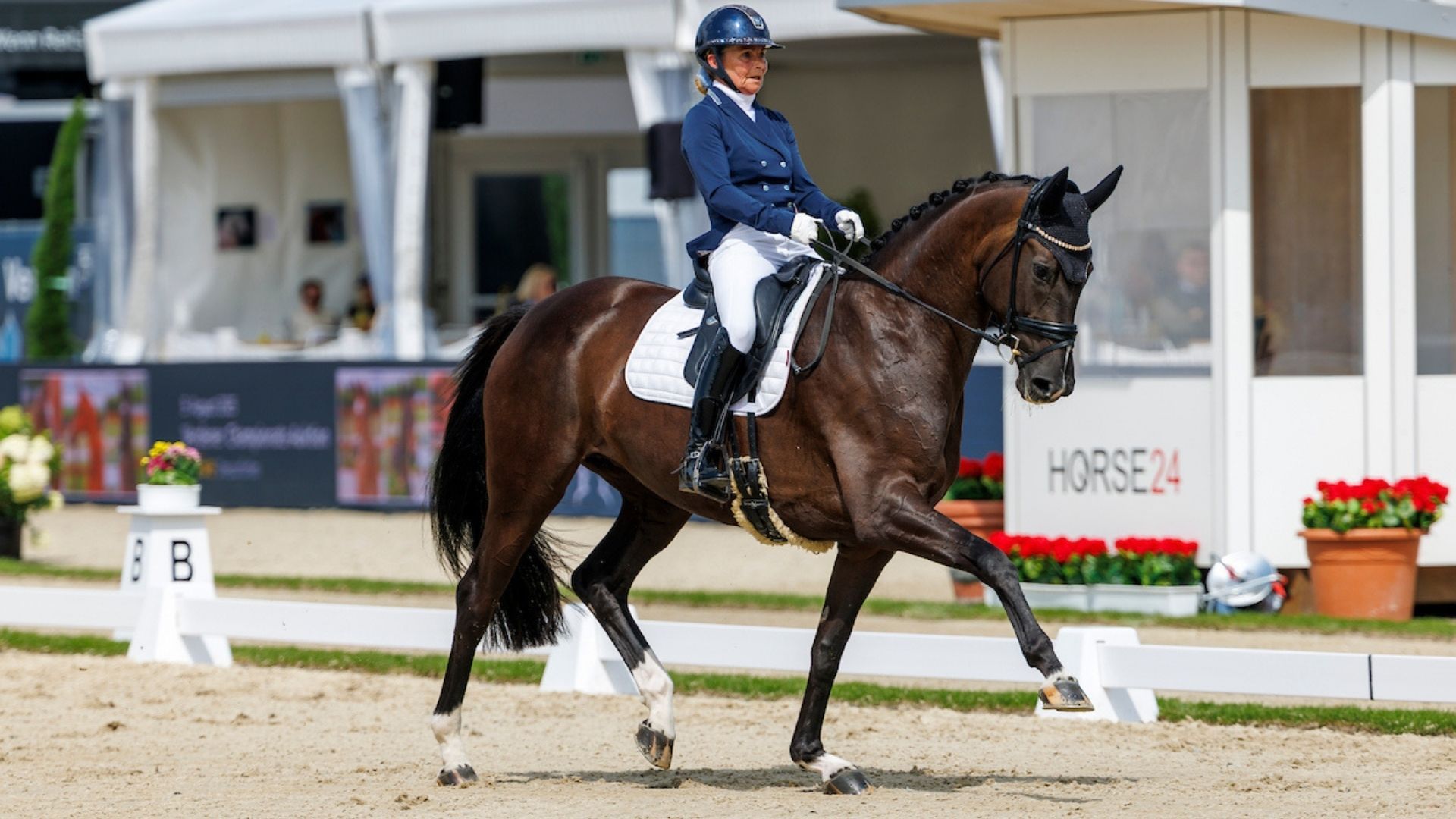 Platz 1 und 2 in der 1. Qualifikation der 6-jährigen Dressurpferde gehen nach Dänemark