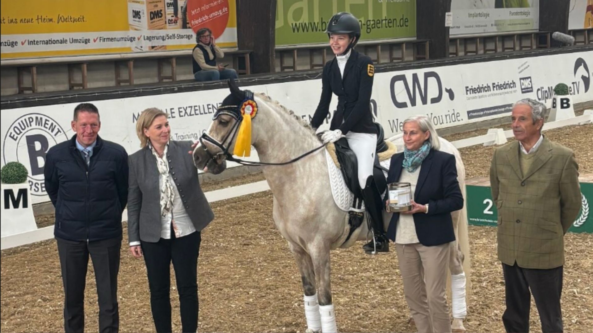 Franka Müller wird Bundesnachwuchschampionesse der Pony-Dressurreiter in Darmstadt-Kranichstein!