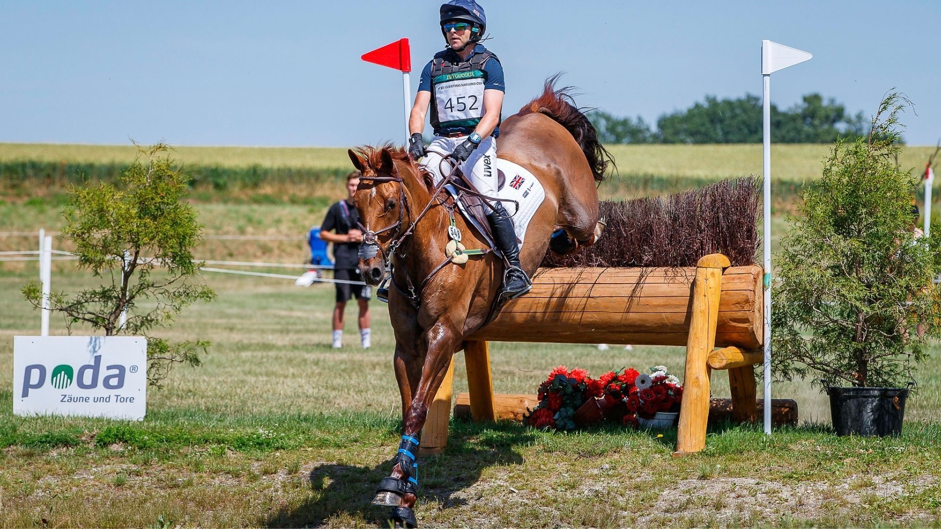 Ben Hobday gewinnt erstes 1,50-m-Springen mit kleinem Nachwuchspferd