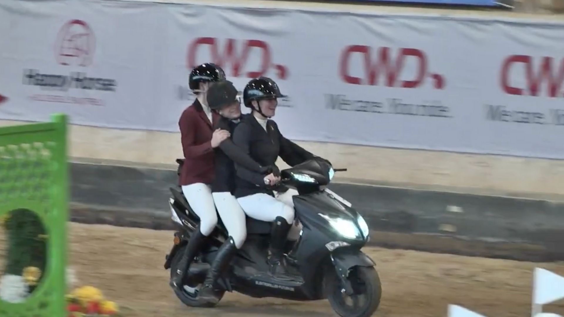 9er Noten in einer Stil-Springprüfung der Klasse S*: Emma Bachl gewinnt die Gesamtwertung Style & Ride bei den Munich Young Talents!