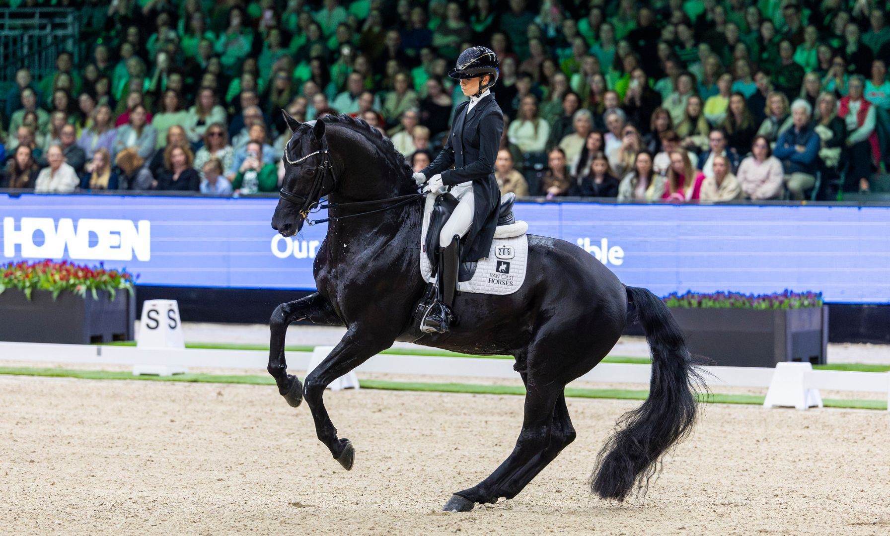 Charlotte Fry and Glamourdale win Grand Prix in Basel