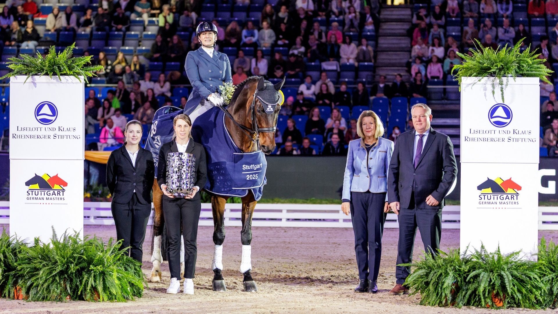 Anabel Balkenhol siegt mit High Five FRH im Preis der Liselott und Klaus Rheinberger Stiftung in Stuttgart