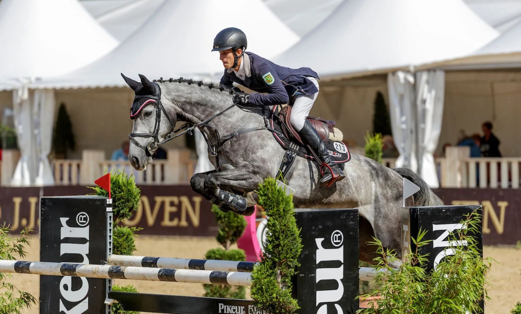 Marvin Jüngel siegt im Auftakt zum U25-Springpokal in Mannheim