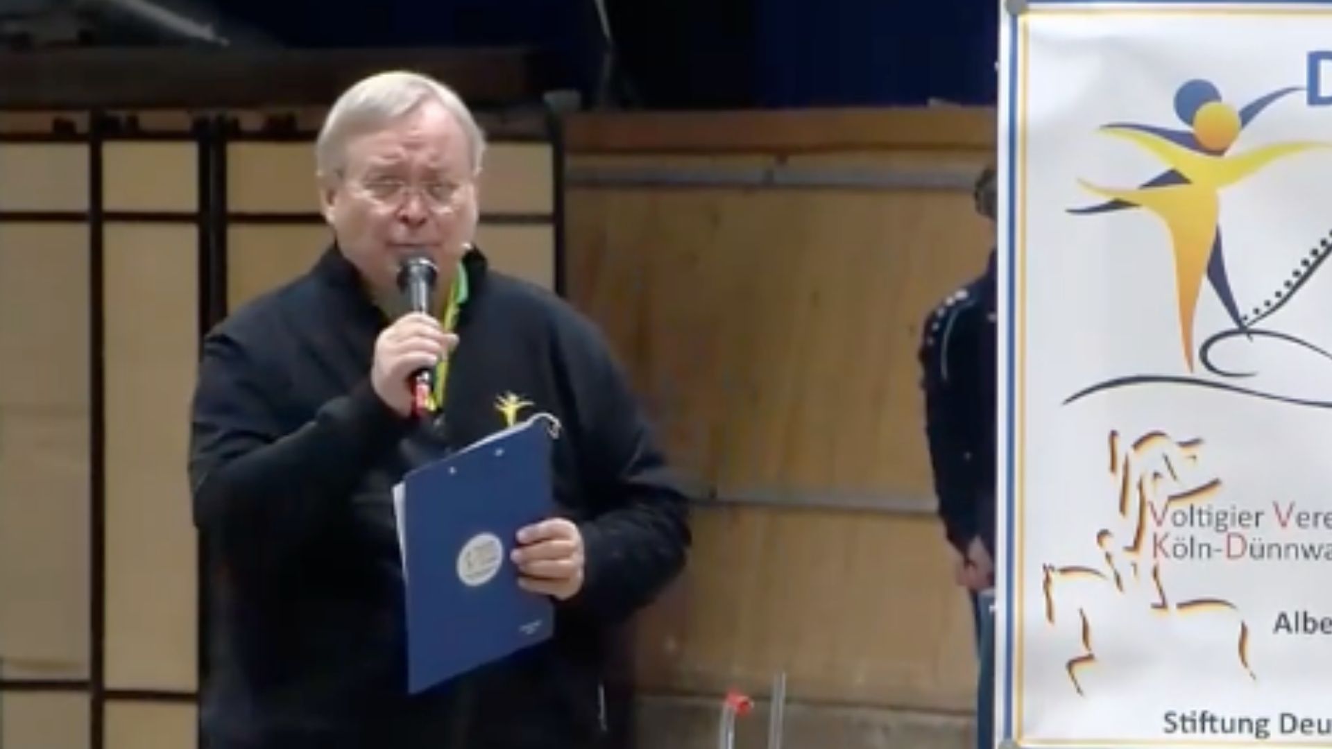 Leonhard Laschet erhält Deutsche Reiterkreuz in Silber