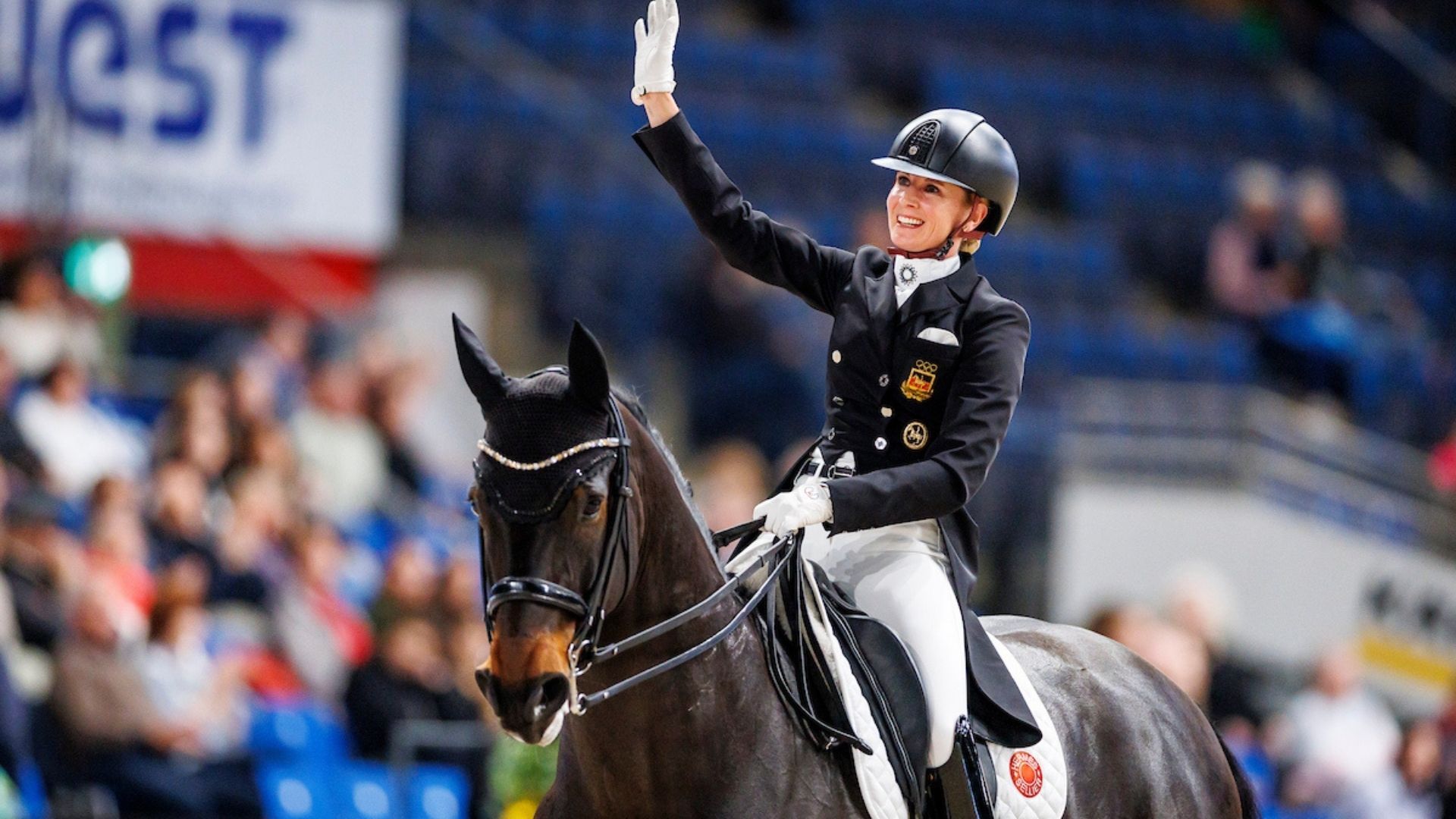 Sieg für Jessica von Bredow-Werndl und Diallo BB im Weltcup-Grand Prix von Stuttgart!