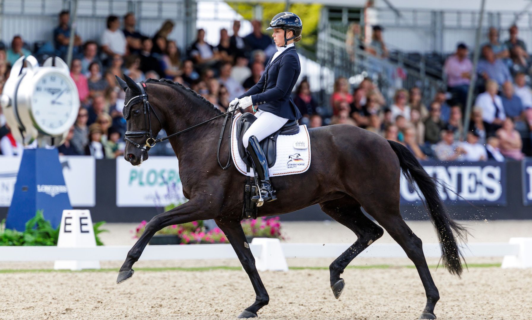 WM-Finalistin Shakeela FRH wechselt zur deutschen Nachwuchsreiterin Laura Kahoutek