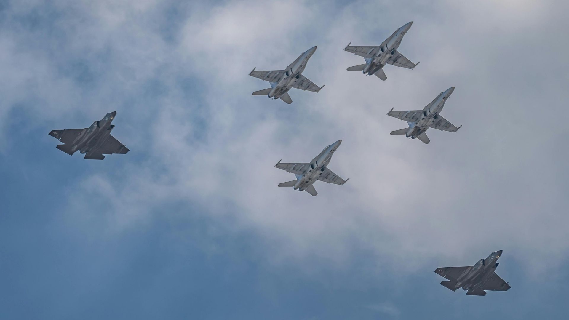 Militärische Tiefflüge: FN klärt auf und gibt Empfehlungen