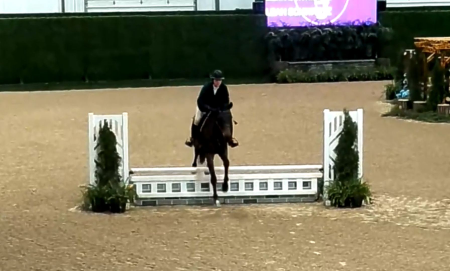 Leah Schwartz Takes the Win in the WEC – Wilmington Medal Final 2’ & 2’6”