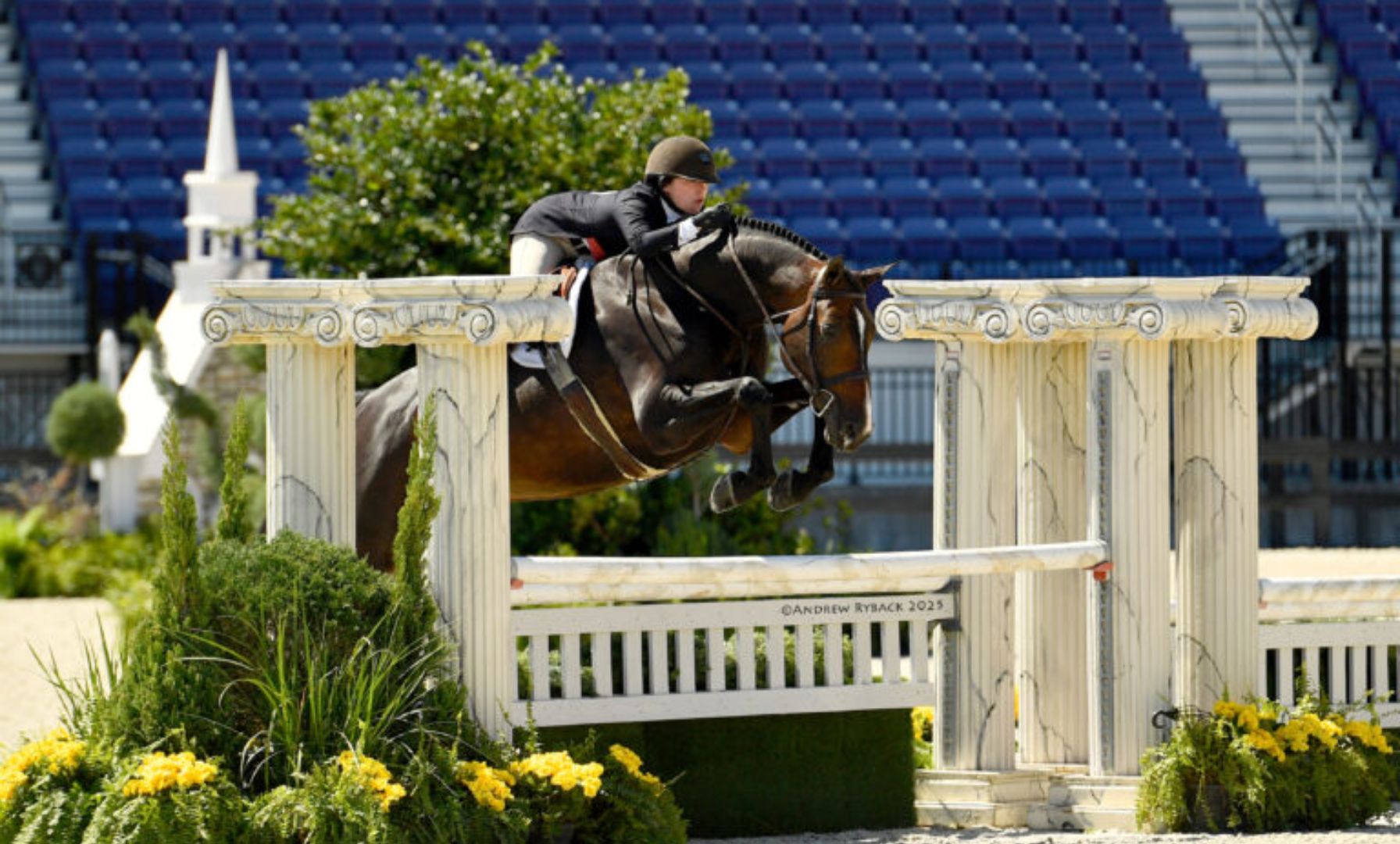 Iwasaki Wins USHJA National 3' Amateur Hunter Derby