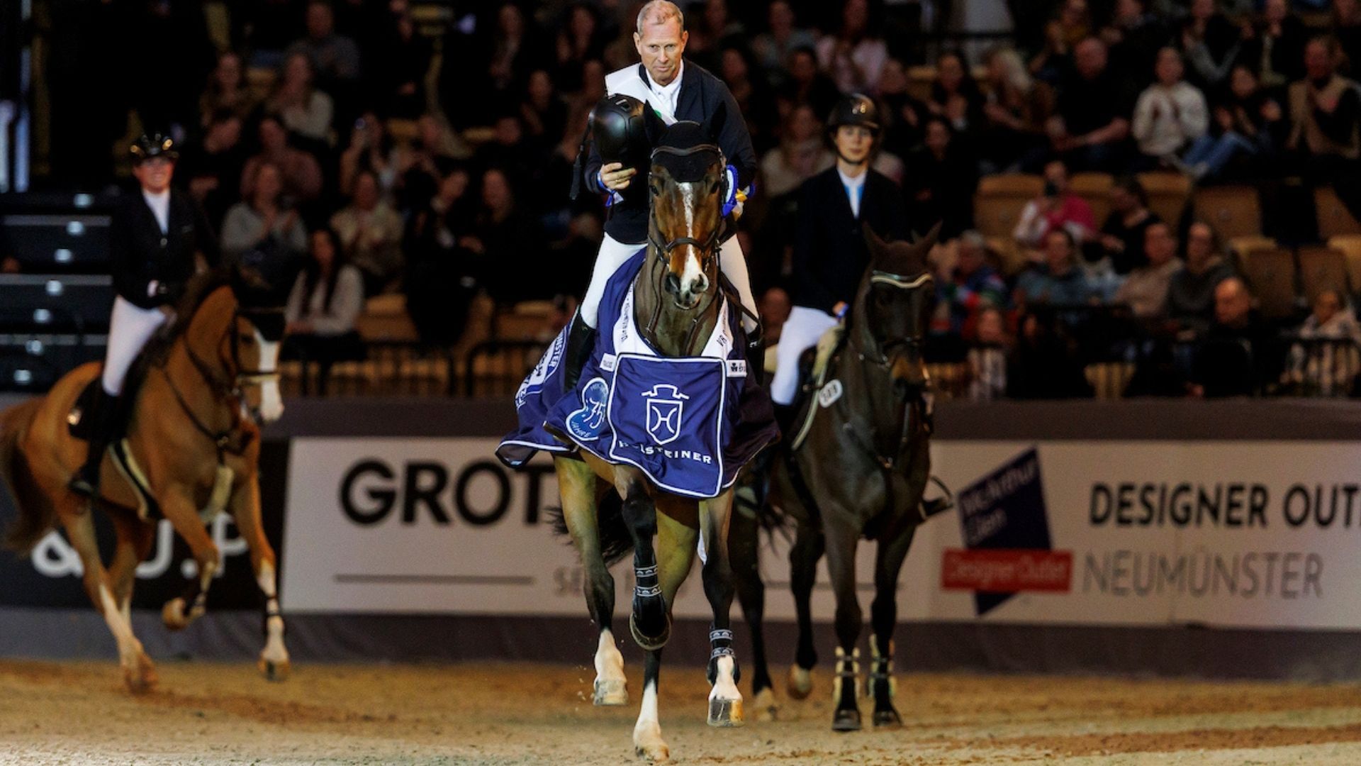 Rolf-Göran Bengtsson gewinnt Preis des Holsteiner Verbandes in Neumünster