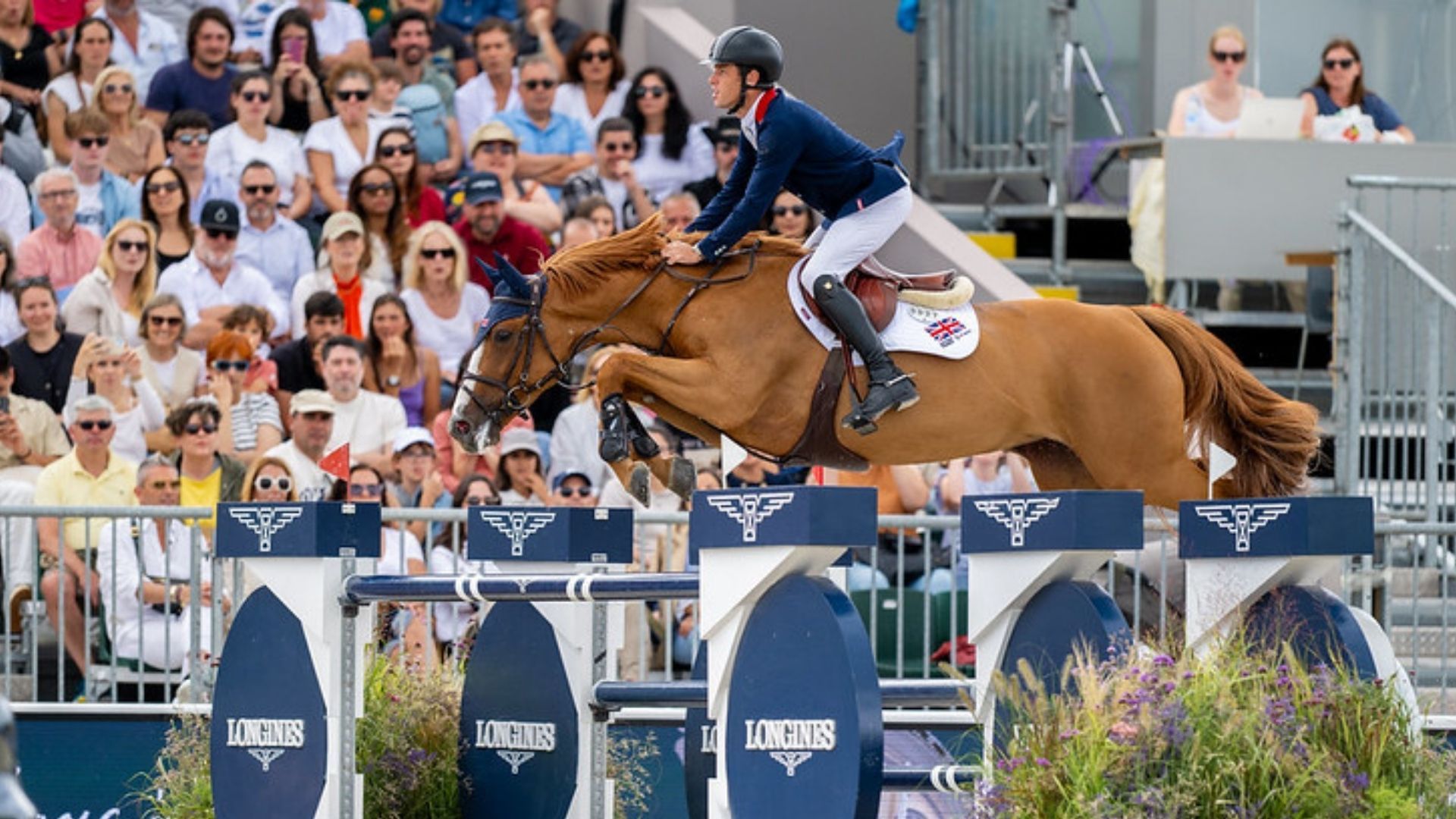 Weihnachtsspecial: Hello Folie sorgt zügellos für EM-Silberglanz