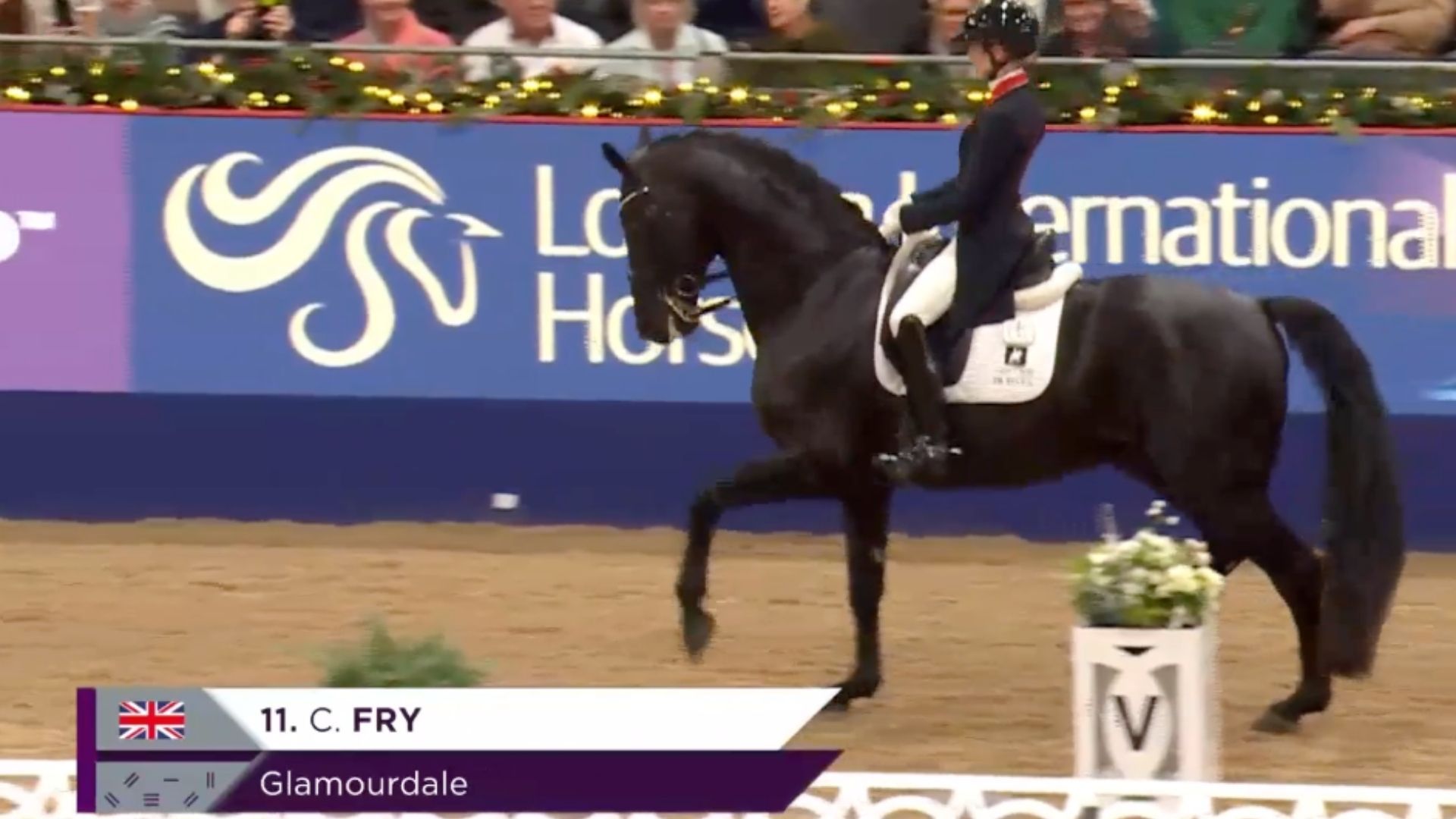 Charlotte Fry und Glamourdale siegen bei der London International Horse Show