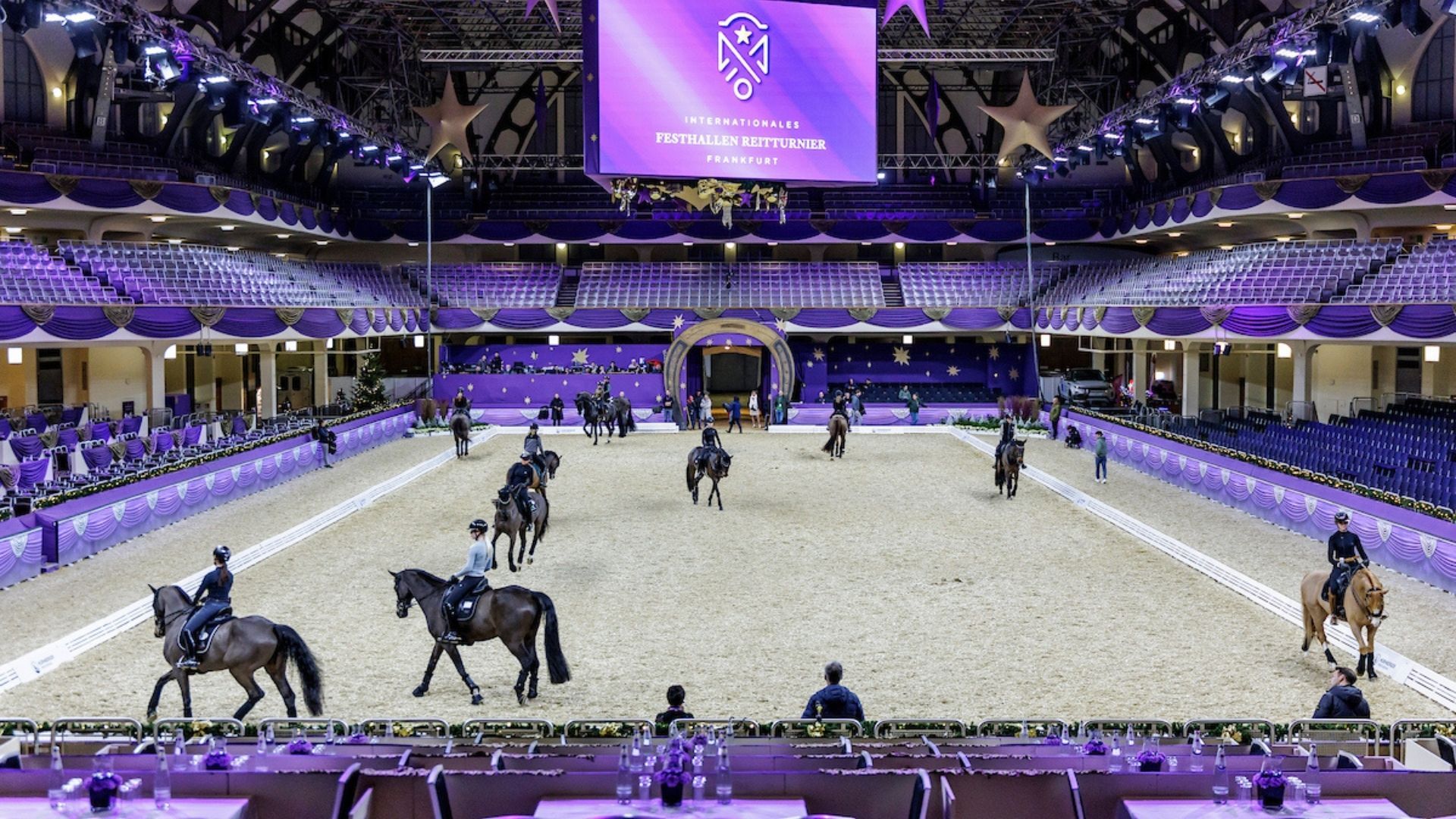 Die Starter und Startzeiten in der Einlaufprüfung zum Nürnberger Burg-Pokal 2025!