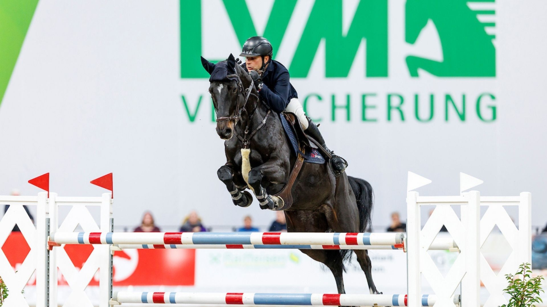 Titelverteidigung ohne Steigbügel - Christoph Brüse gewinnt erneut Preis der LVM Versicherung