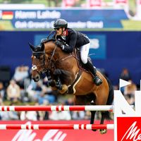 Oak Grove's Commander Bond